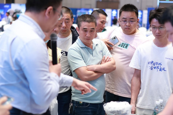 一場(chǎng)發(fā)布會(huì)，一場(chǎng)千人狂歡嘉年華 | 2025萬(wàn)磊廣佛千人行完滿成功